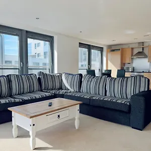Modern Two Bedroom Edinburgh
